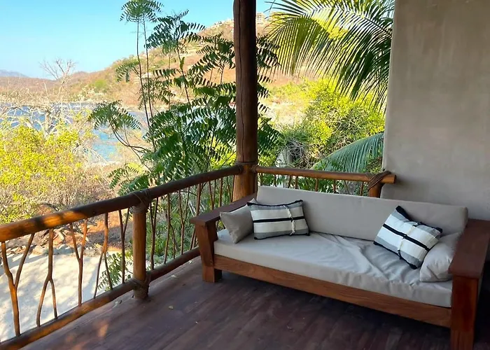 Junto Al Mar * Zihuatanejo